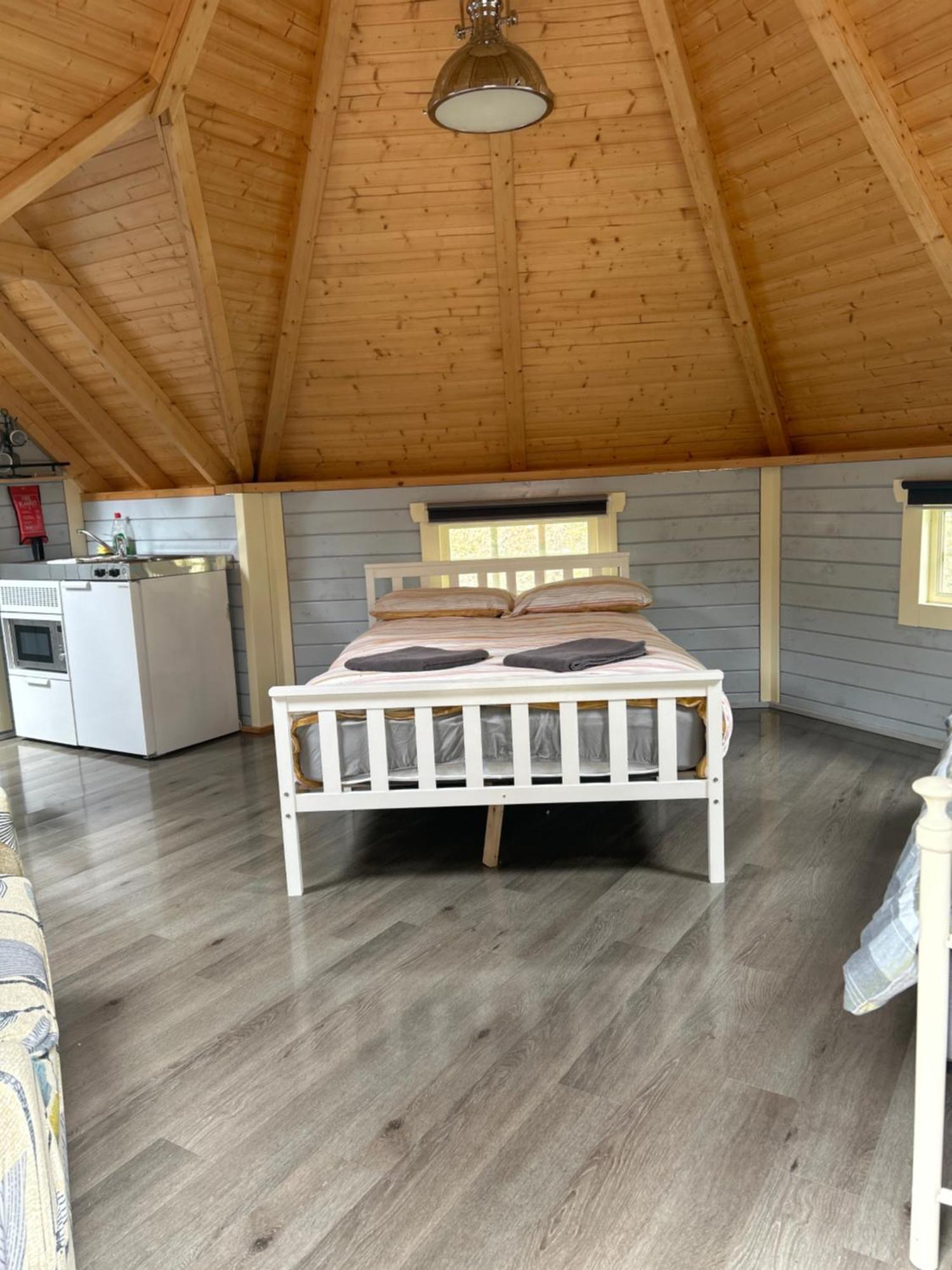 1Lochness Glam Lodges 인버네스 외부 사진